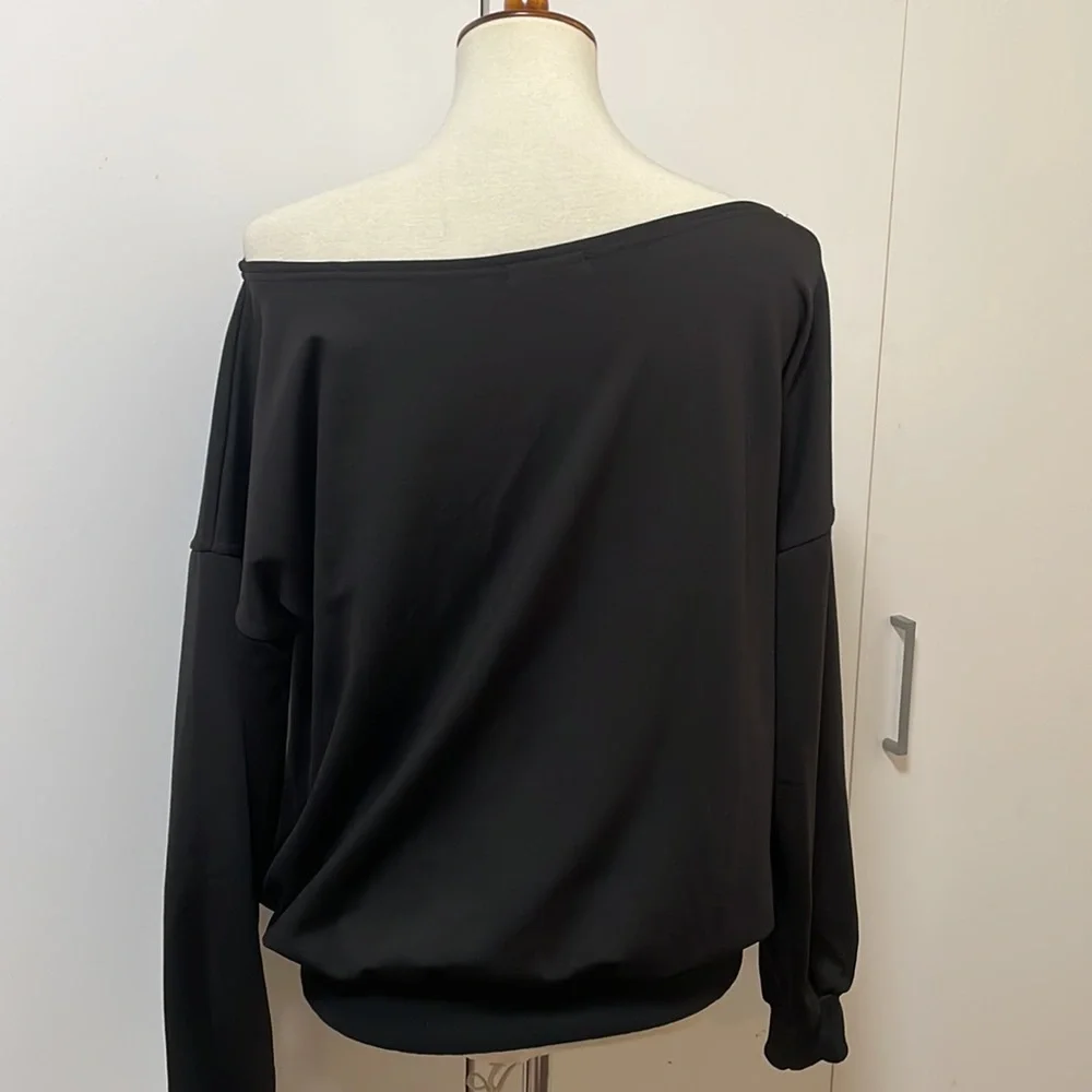 Off Shoulder Winter Holiday * Black & White * Deer Holiday Sweatshirt Size Small